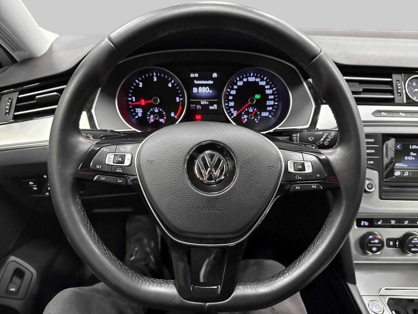 VOLKSWAGEN Passat 2016