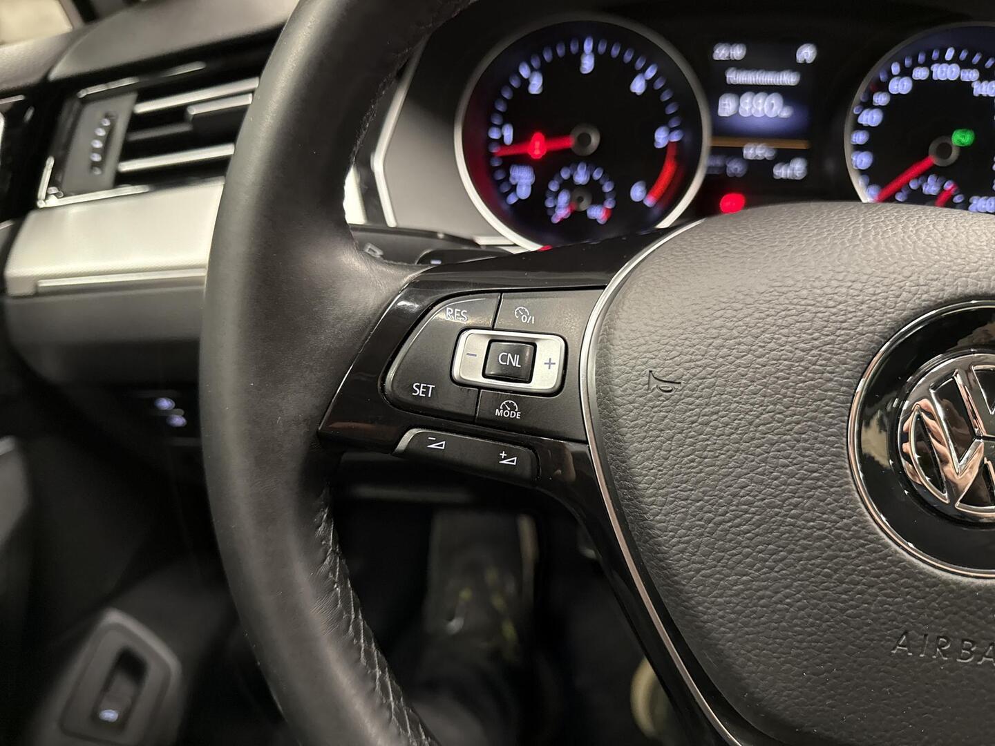 VOLKSWAGEN Passat 2016