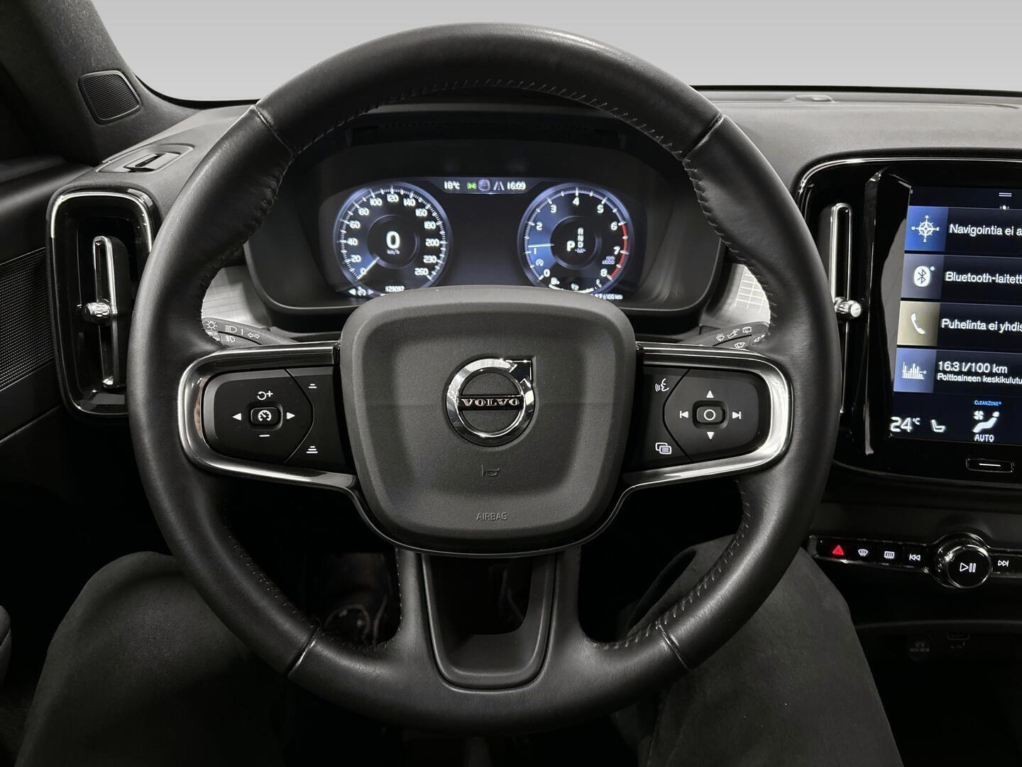 VOLVO XC40 2021