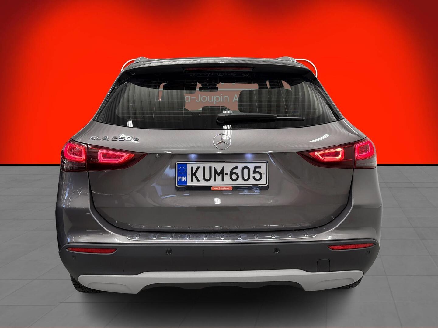 MERCEDES-BENZ GLA 2021