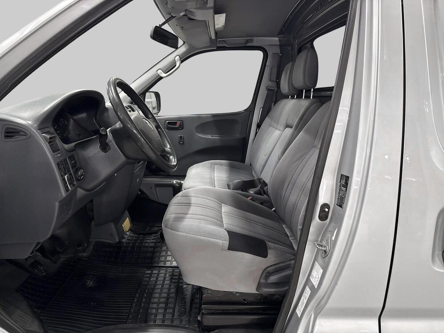 TOYOTA Hiace 2008