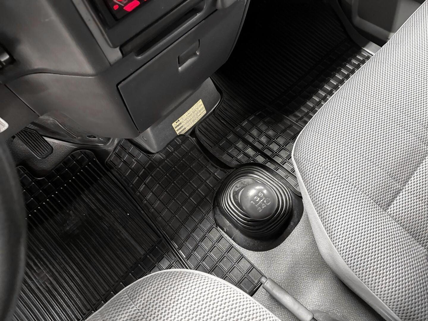 TOYOTA Hiace 2008