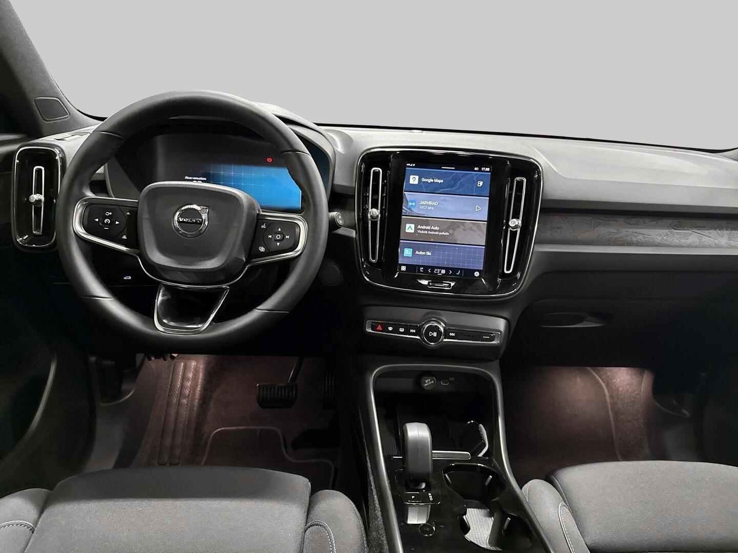 VOLVO XC40 2023