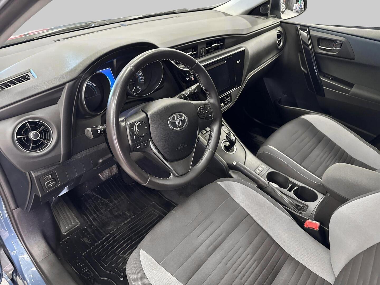 TOYOTA AURIS 2015