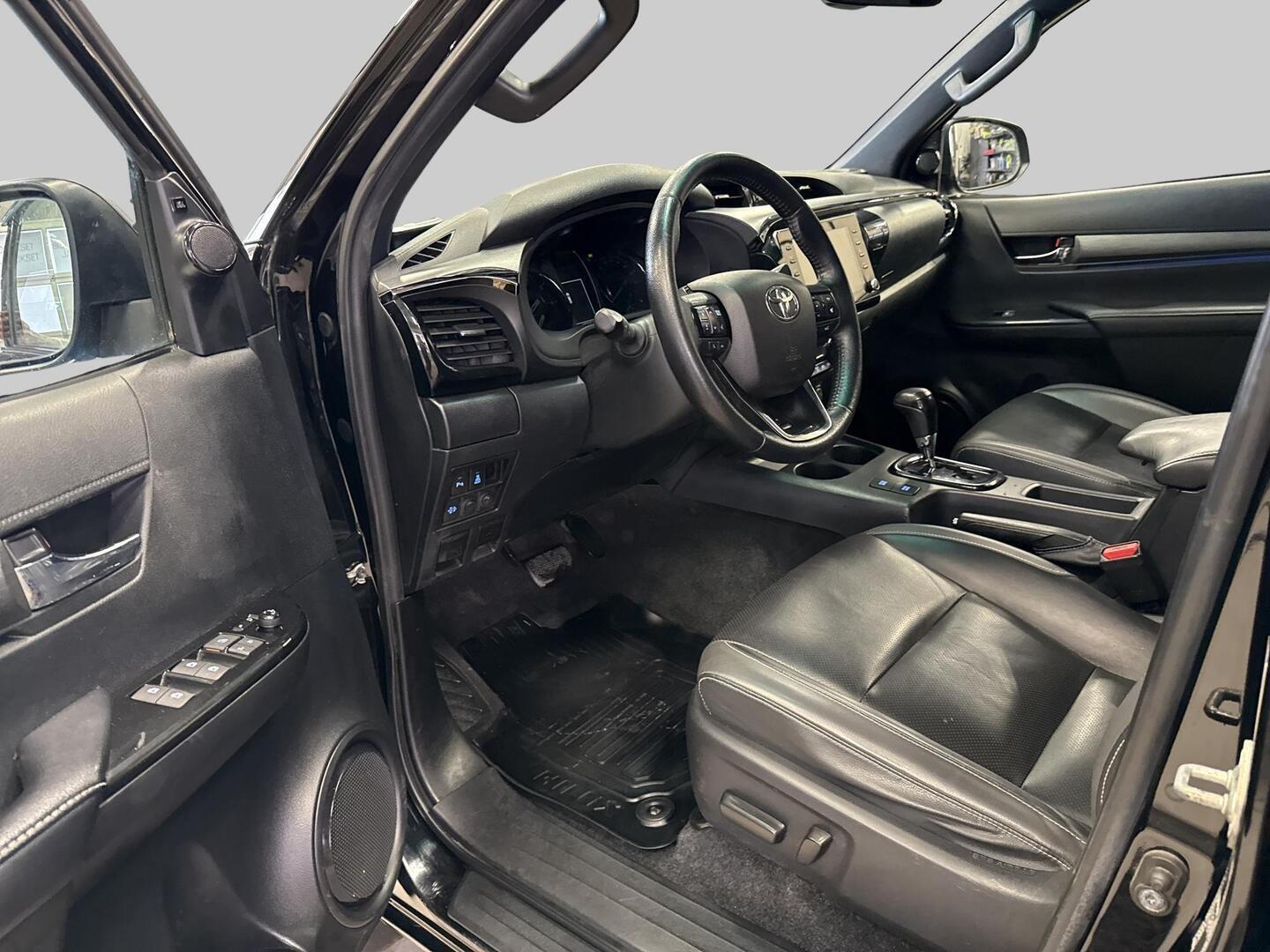 TOYOTA Hilux 2021