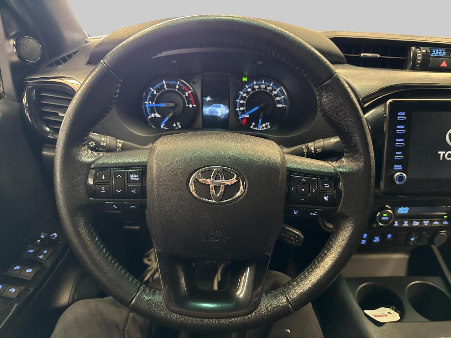 TOYOTA Hilux 2021