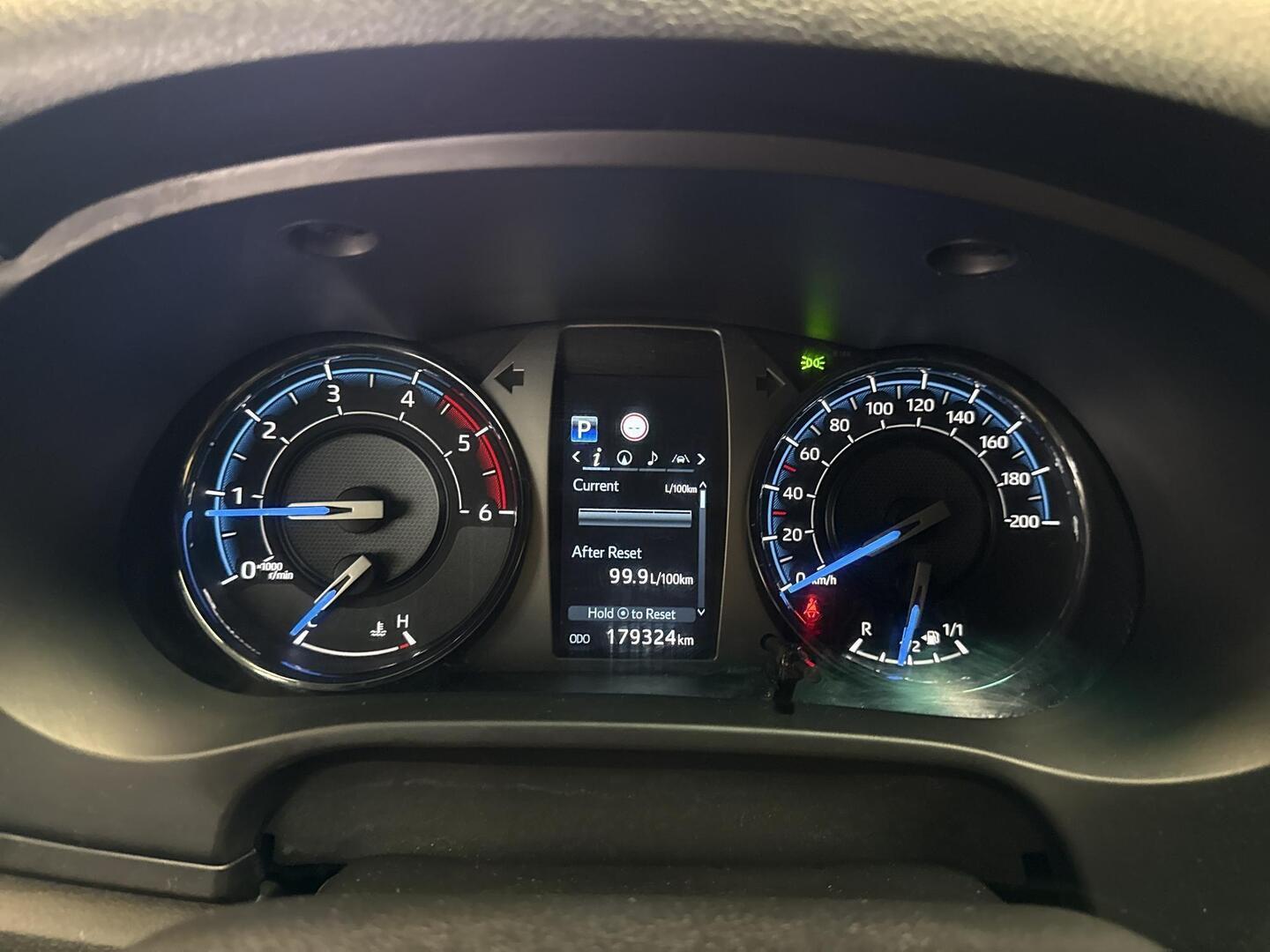 TOYOTA Hilux 2021