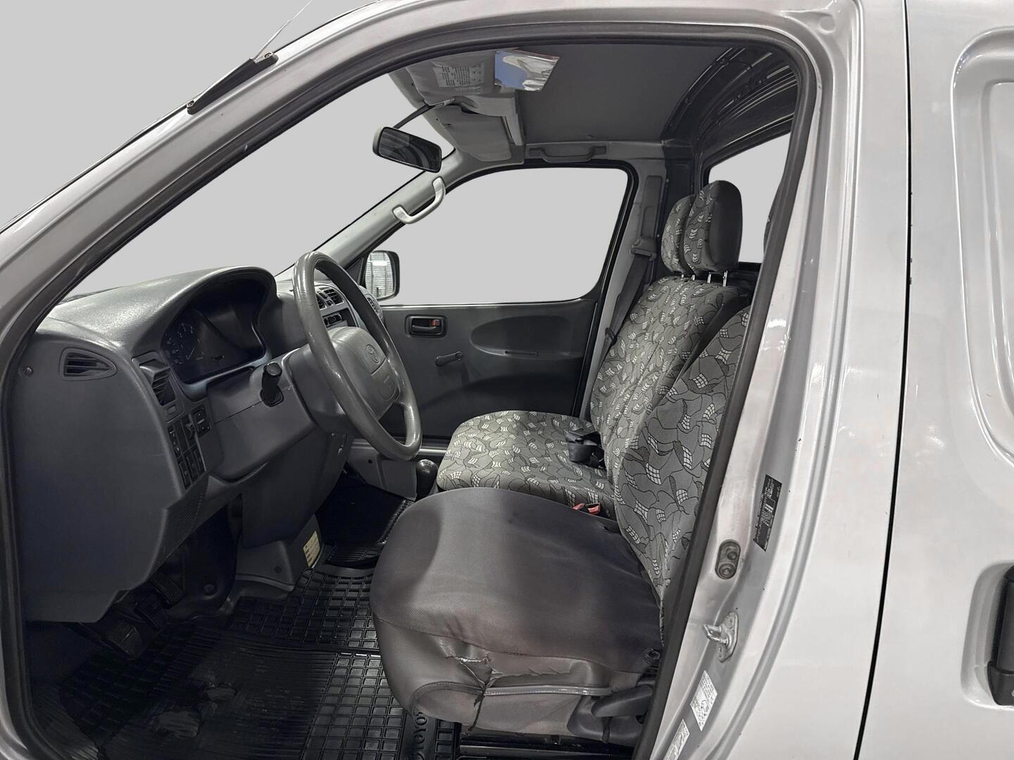 TOYOTA Hiace 2005