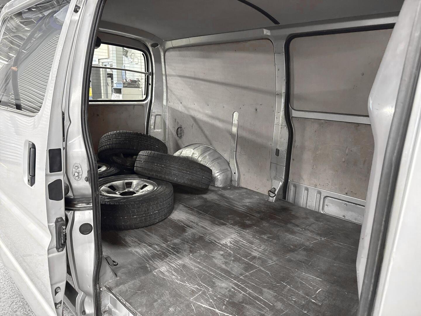 TOYOTA Hiace 2005