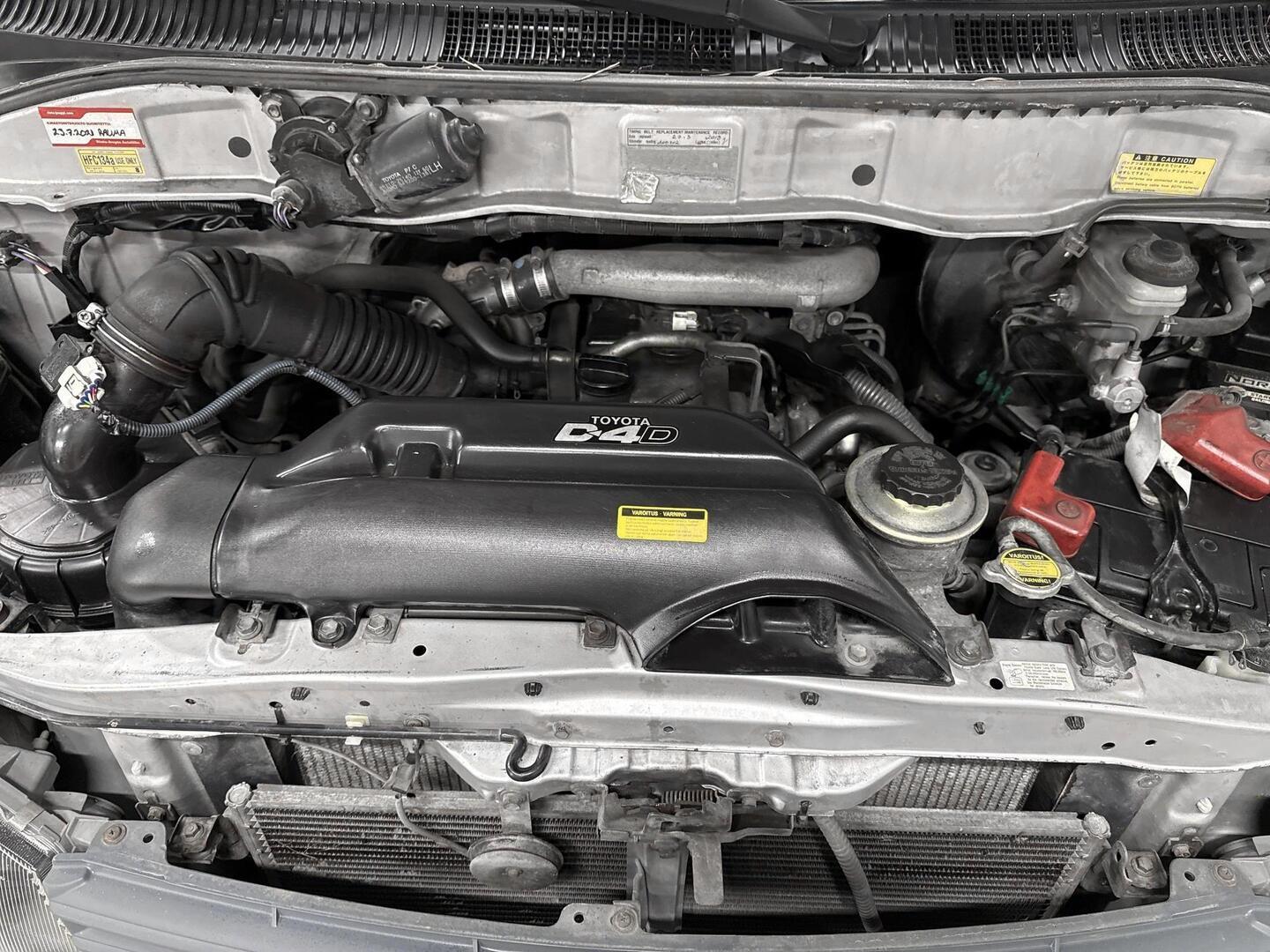 TOYOTA Hiace 2005