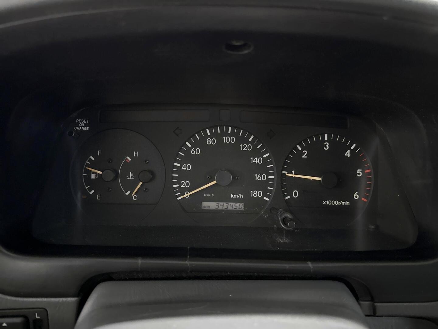 TOYOTA Hiace 2005
