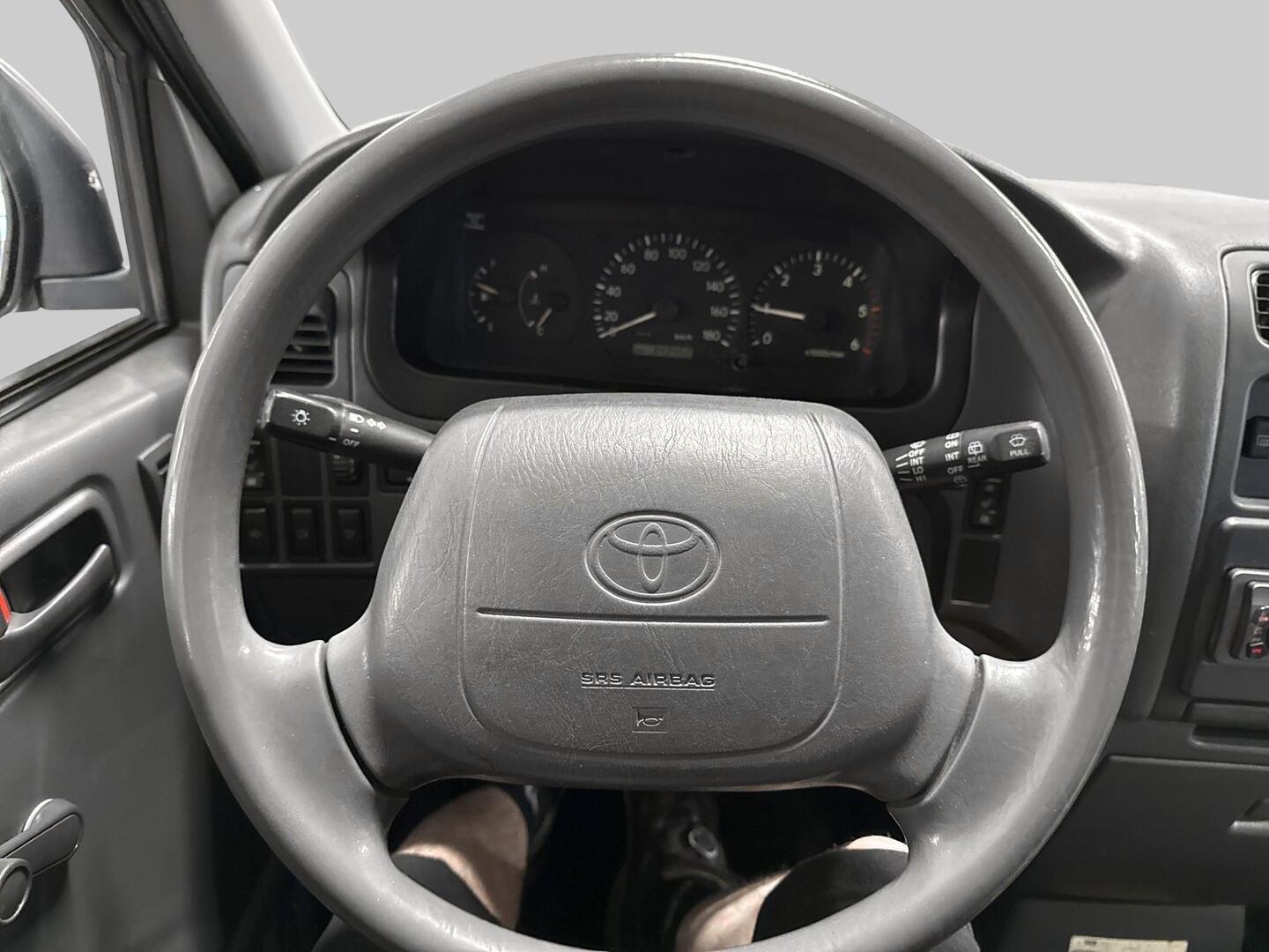 TOYOTA Hiace 2005