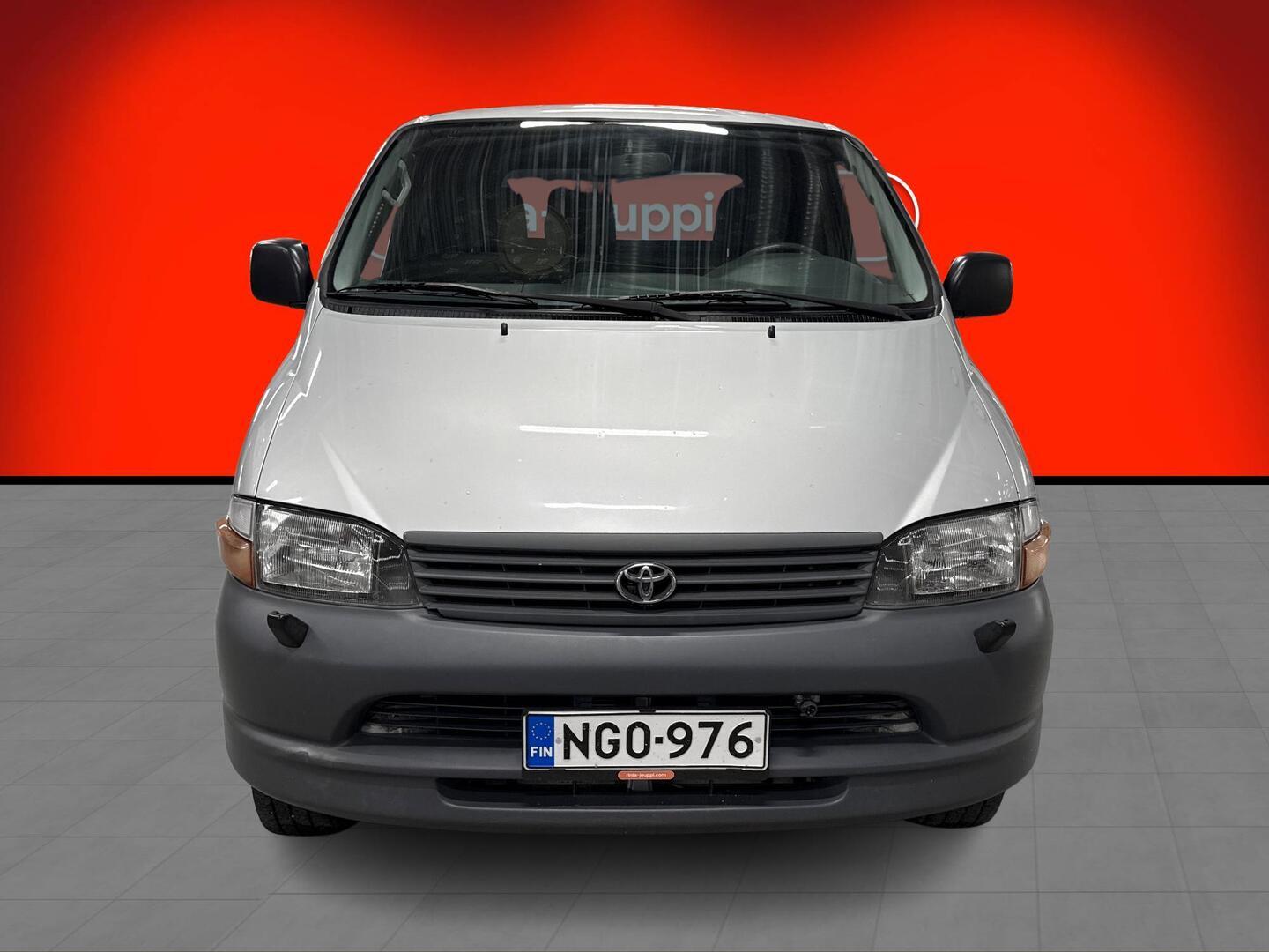 TOYOTA Hiace 2005