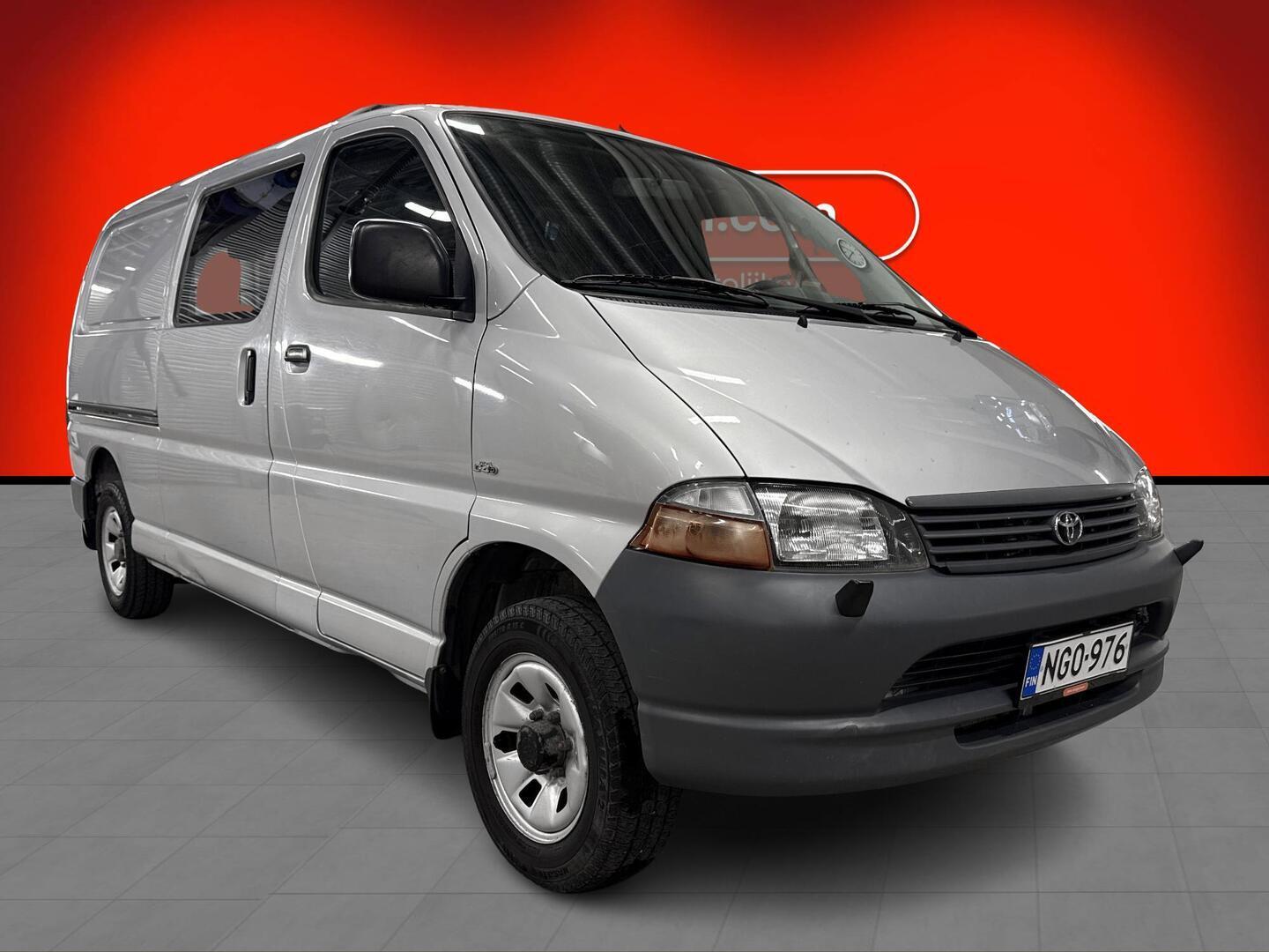 TOYOTA Hiace 2005