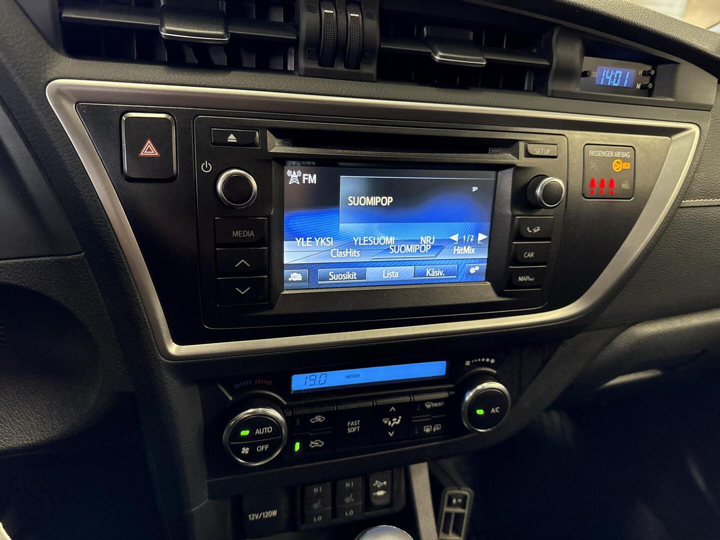 TOYOTA Auris 2014