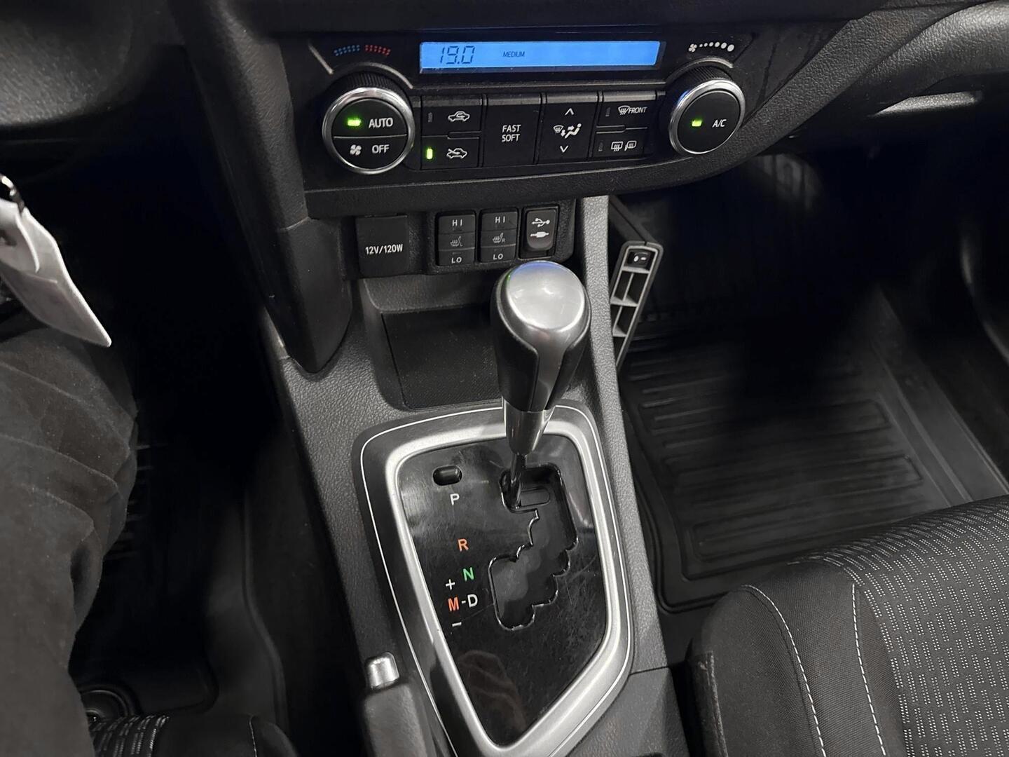 TOYOTA Auris 2014