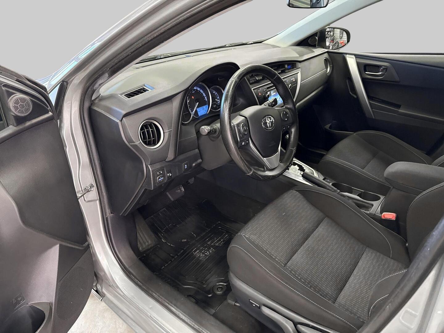 TOYOTA Auris 2014