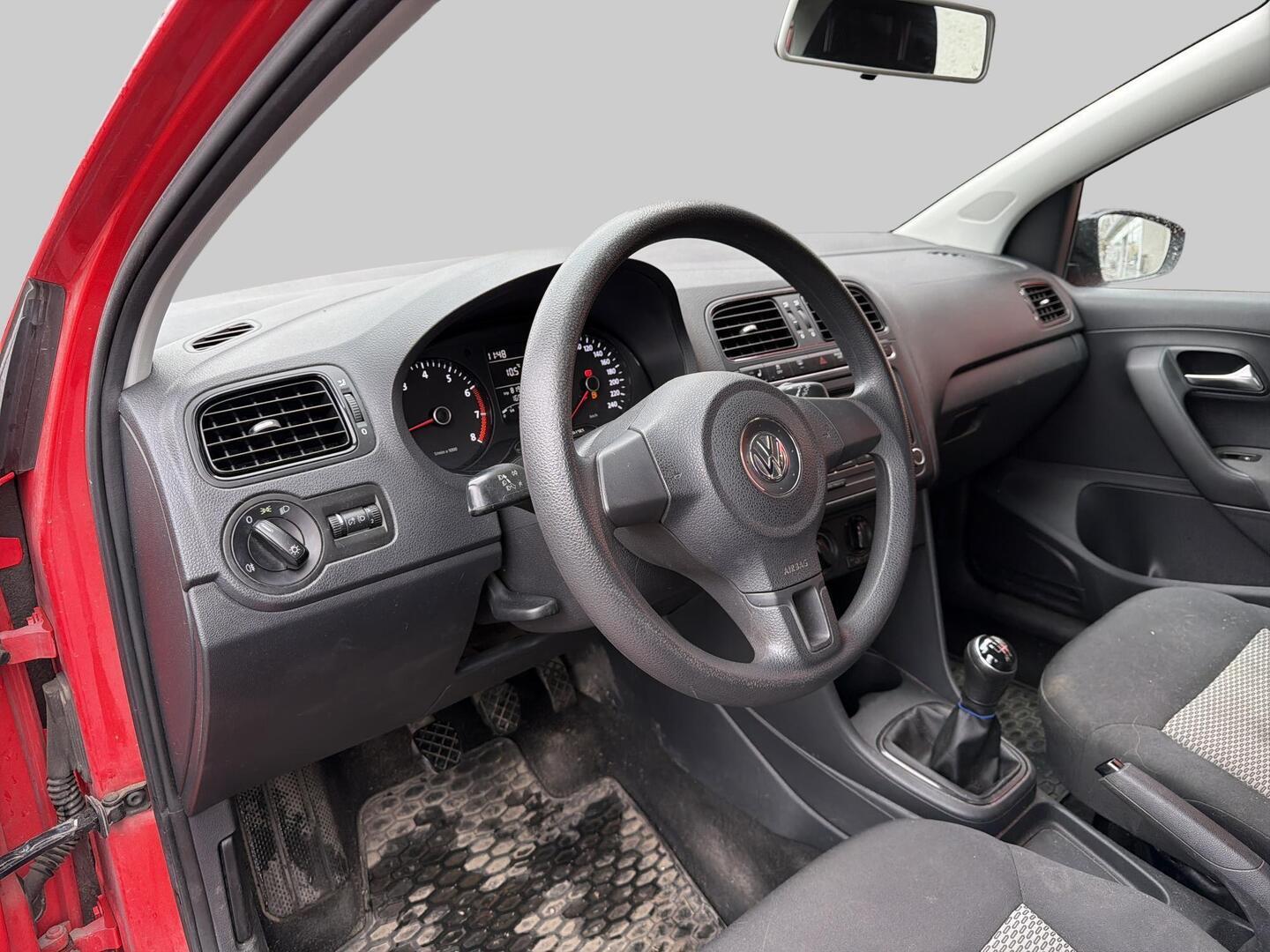 VOLKSWAGEN Polo 2012