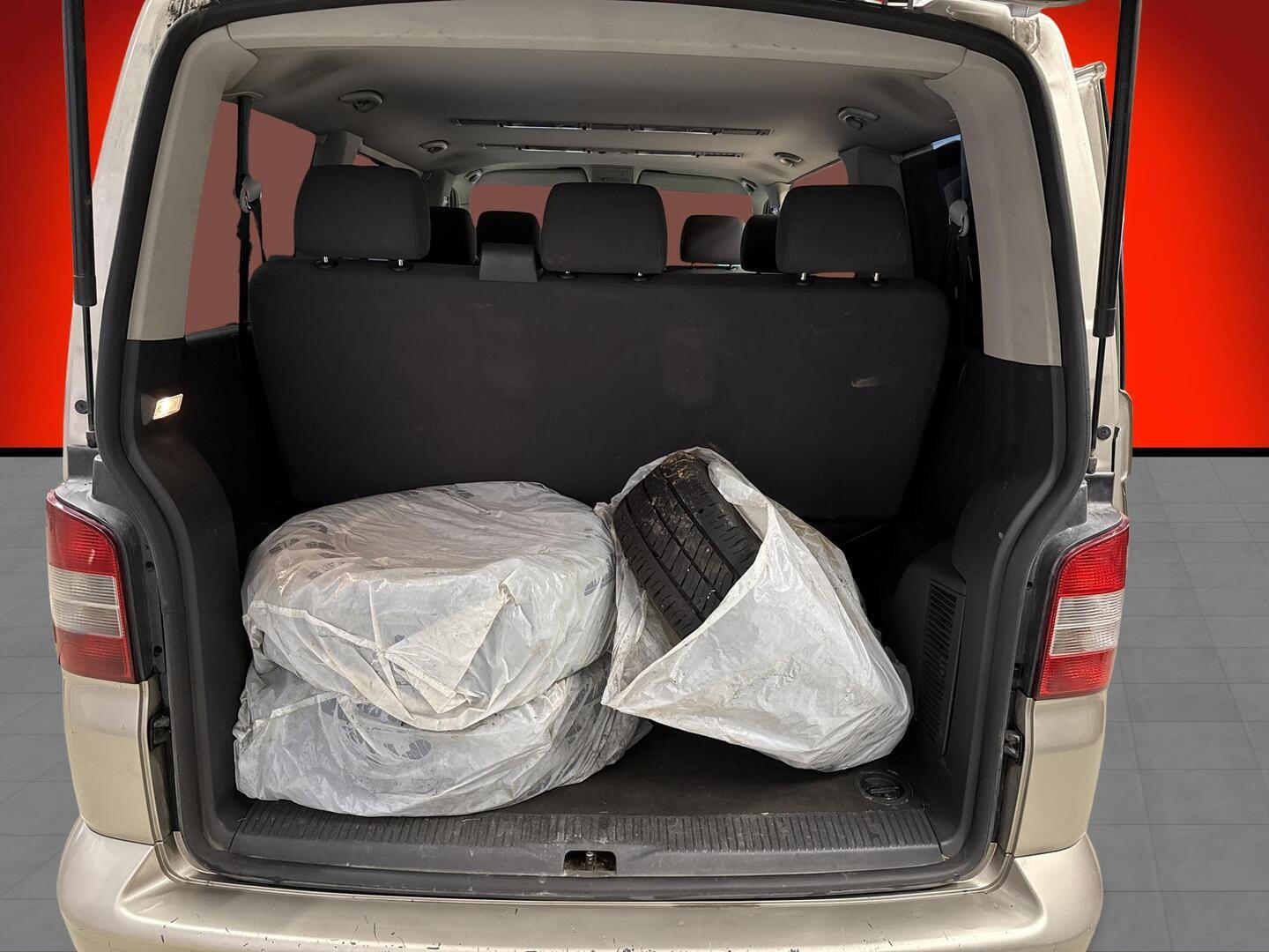 VOLKSWAGEN Caravelle 2005