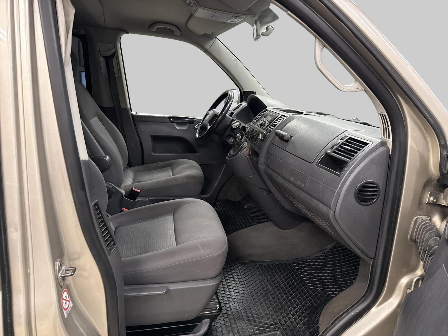 VOLKSWAGEN Caravelle 2005