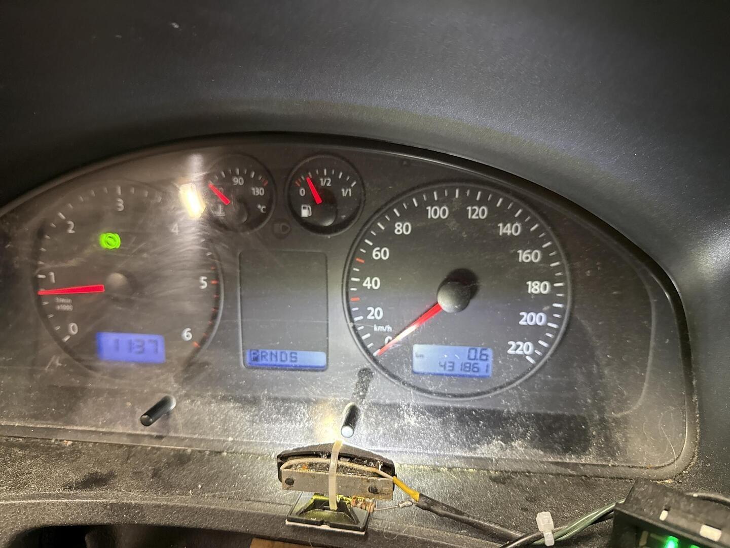 VOLKSWAGEN Caravelle 2005