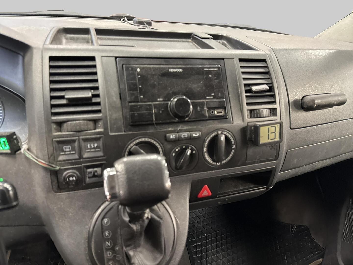 VOLKSWAGEN Caravelle 2005