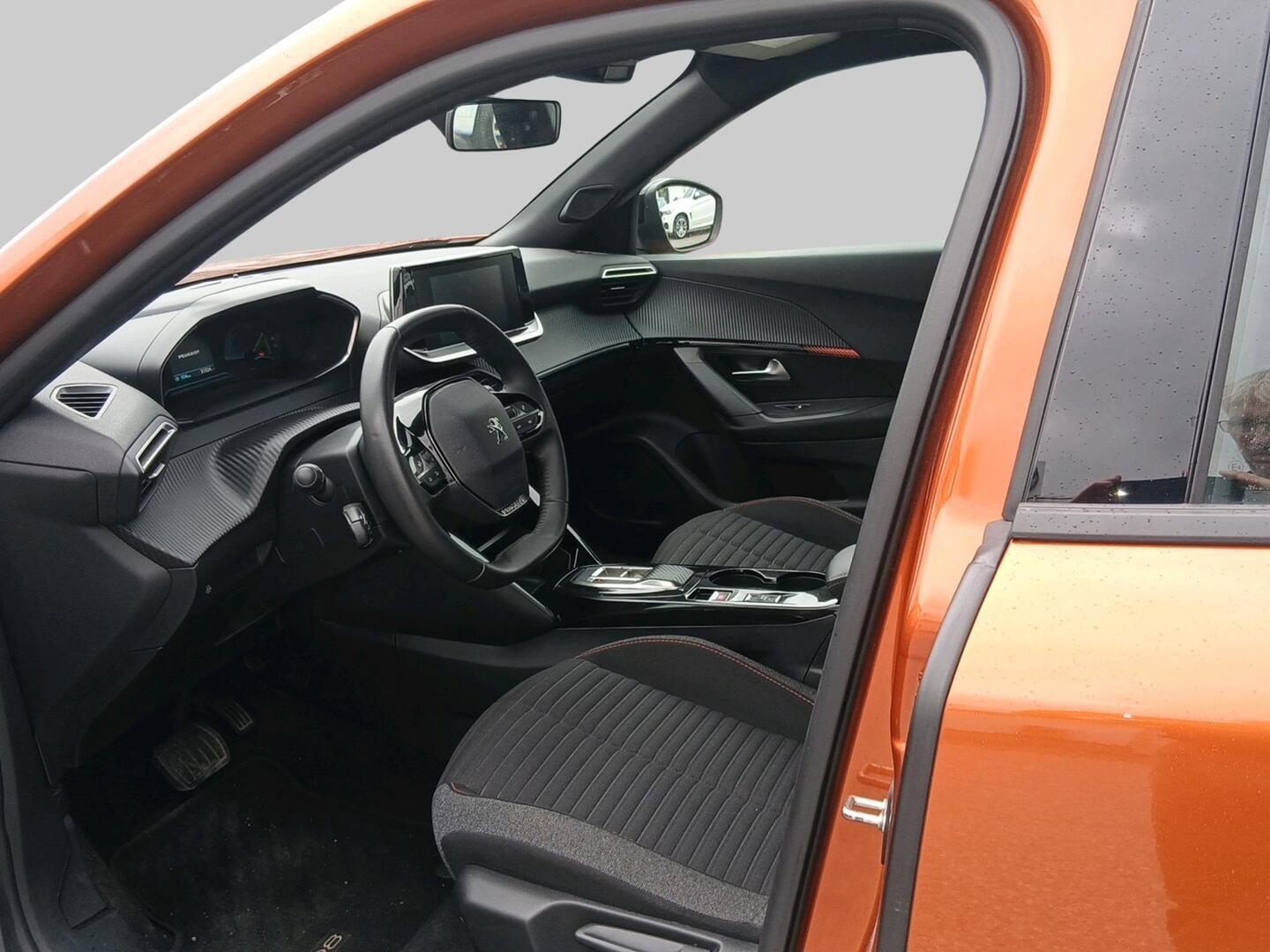 PEUGEOT e-2008 2023