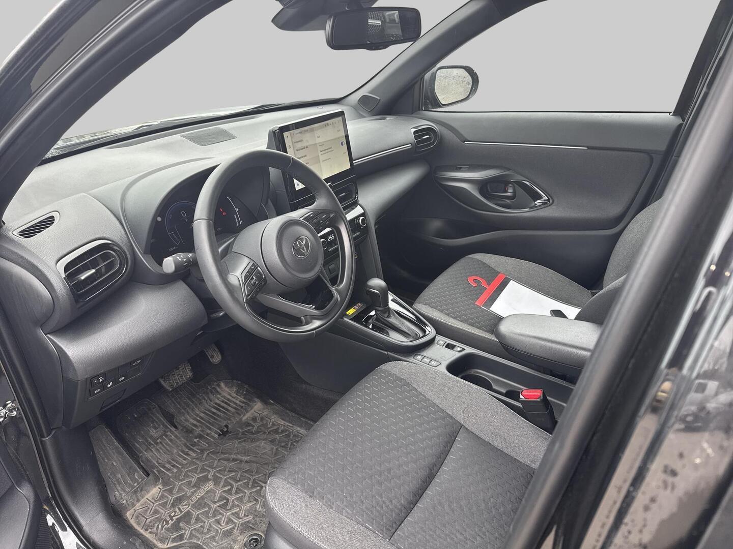 TOYOTA Yaris Cross 2025