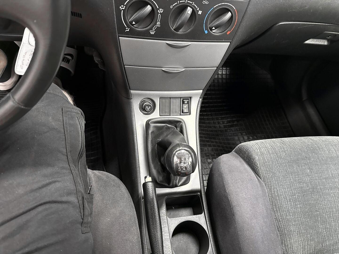 TOYOTA Corolla 2002