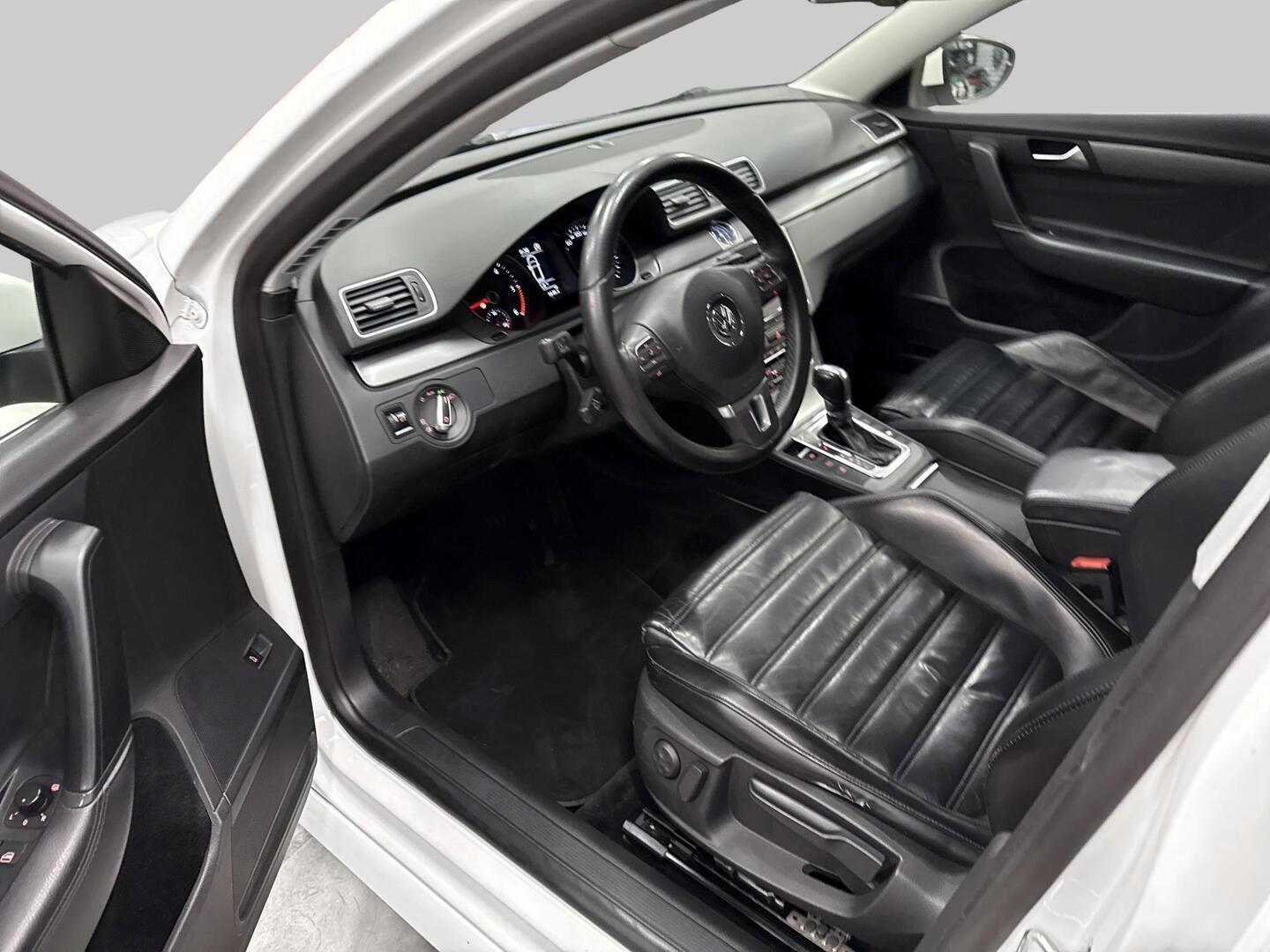 VOLKSWAGEN Passat 2012