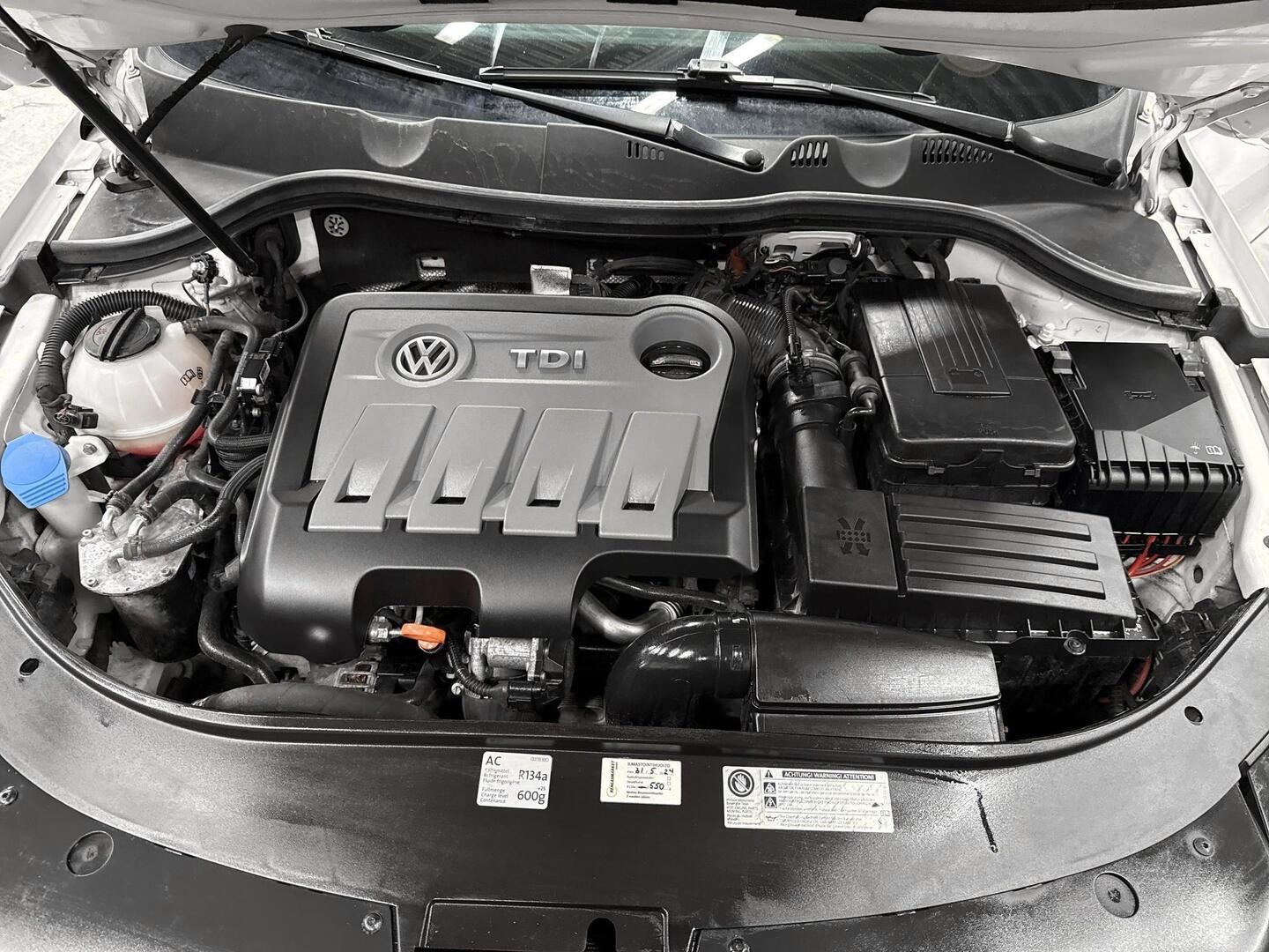 VOLKSWAGEN Passat 2012