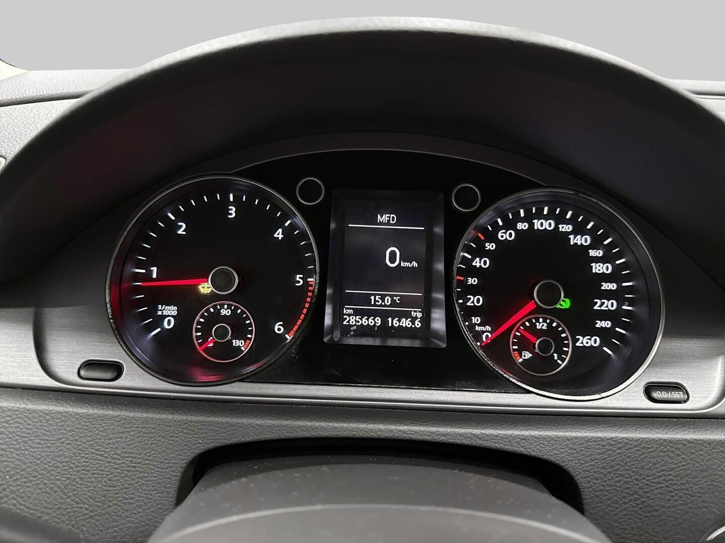 VOLKSWAGEN Passat 2012