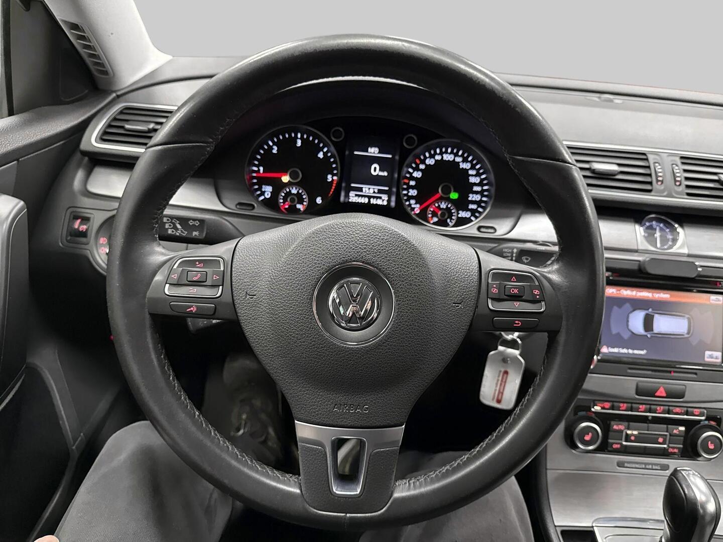 VOLKSWAGEN Passat 2012