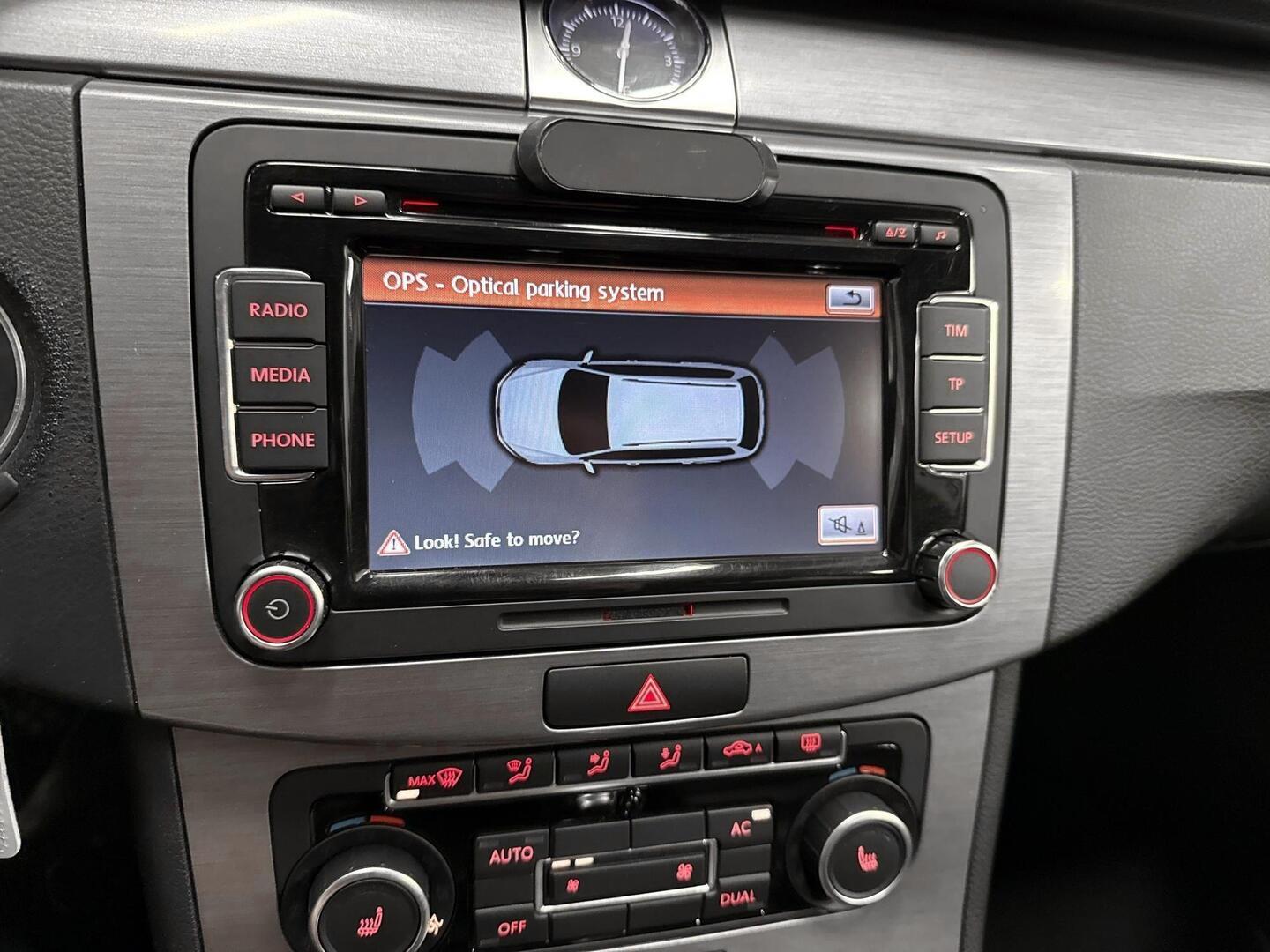 VOLKSWAGEN Passat 2012