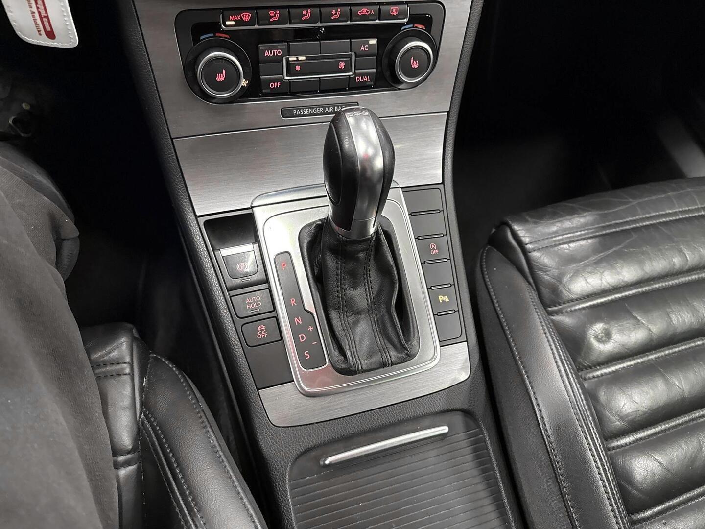 VOLKSWAGEN Passat 2012