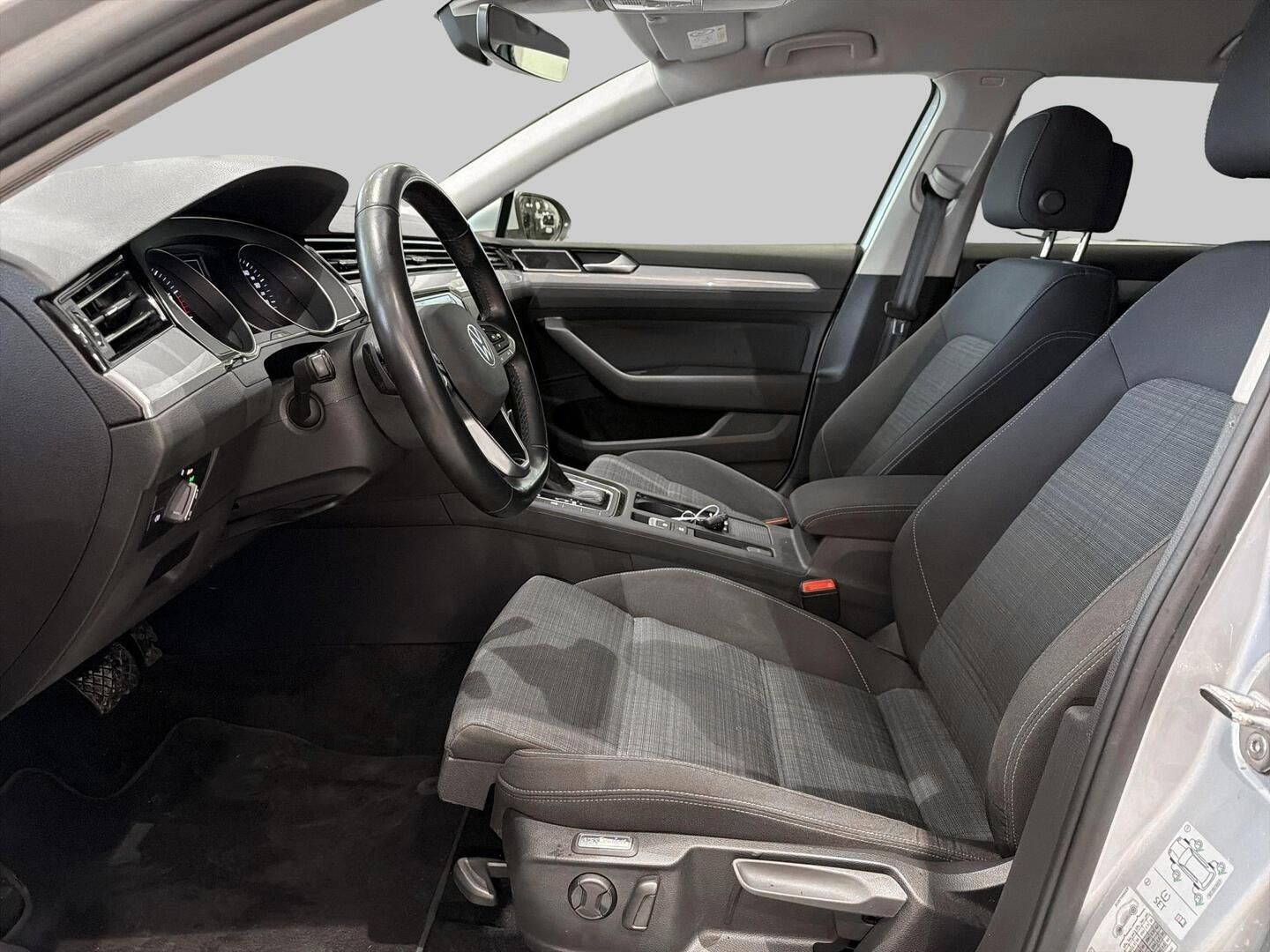 VOLKSWAGEN Passat 2022