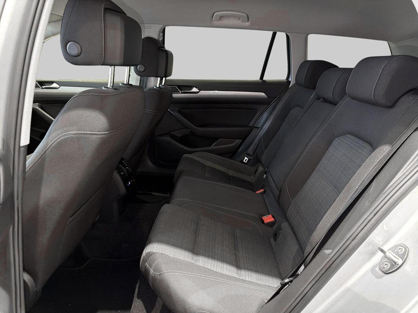 VOLKSWAGEN Passat 2022