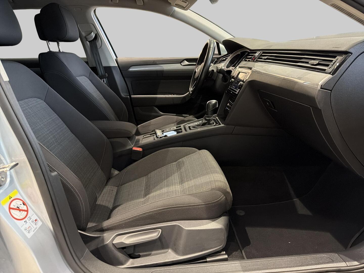 VOLKSWAGEN Passat 2022