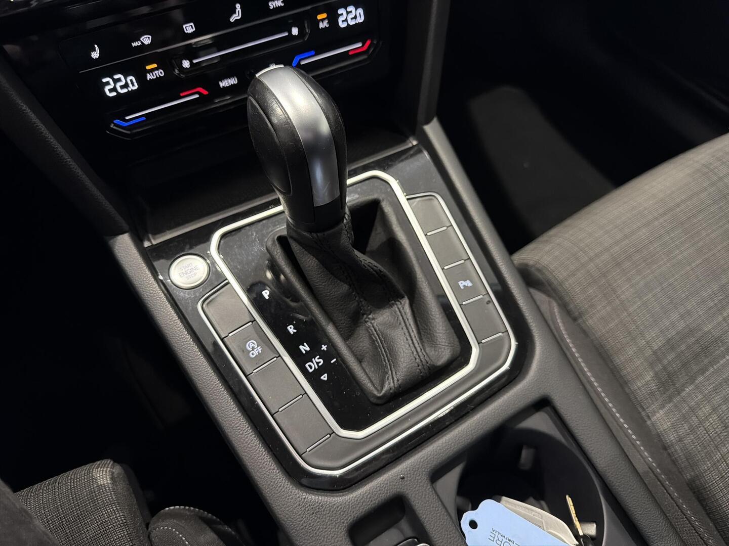 VOLKSWAGEN Passat 2022