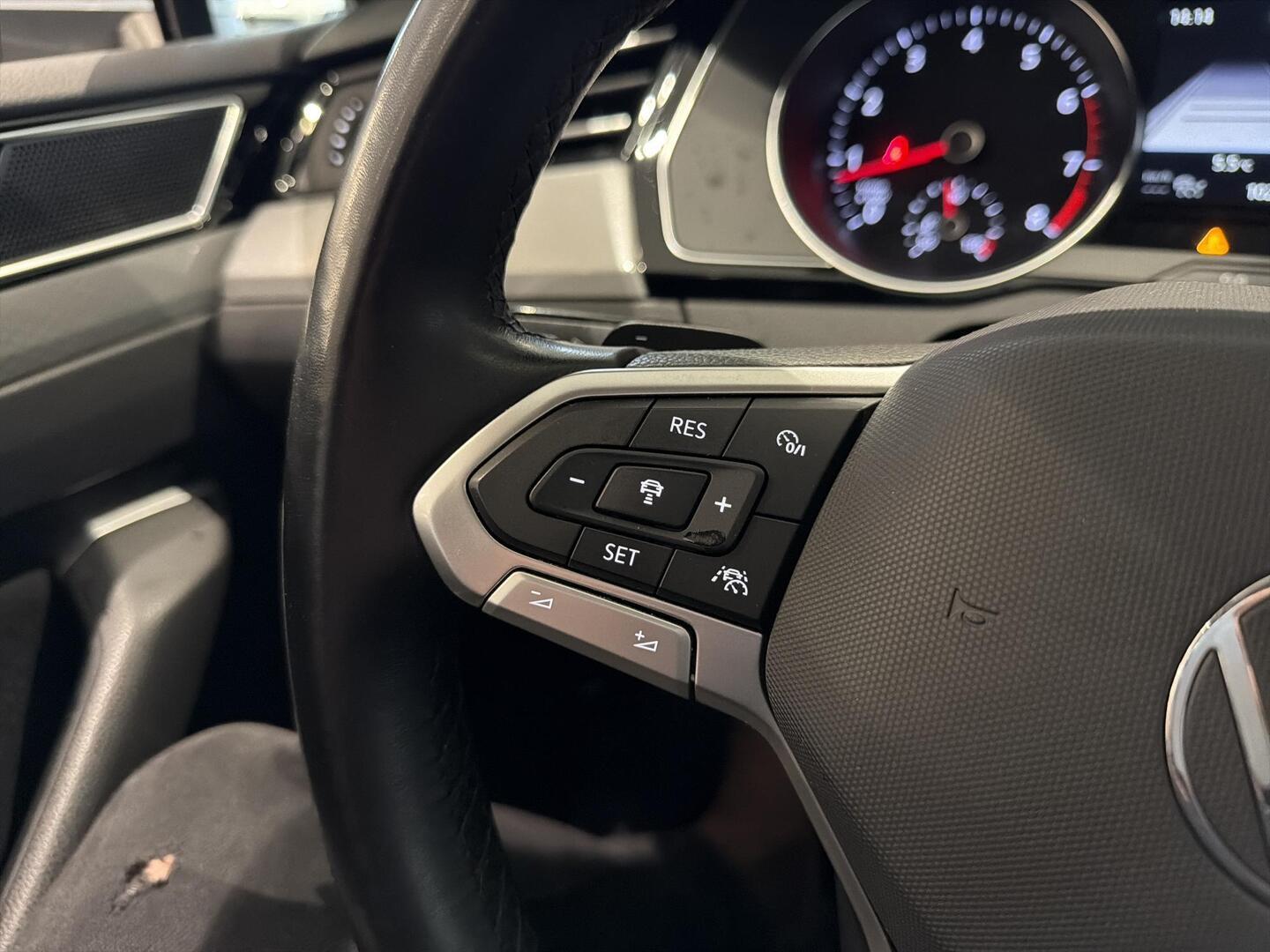 VOLKSWAGEN Passat 2022