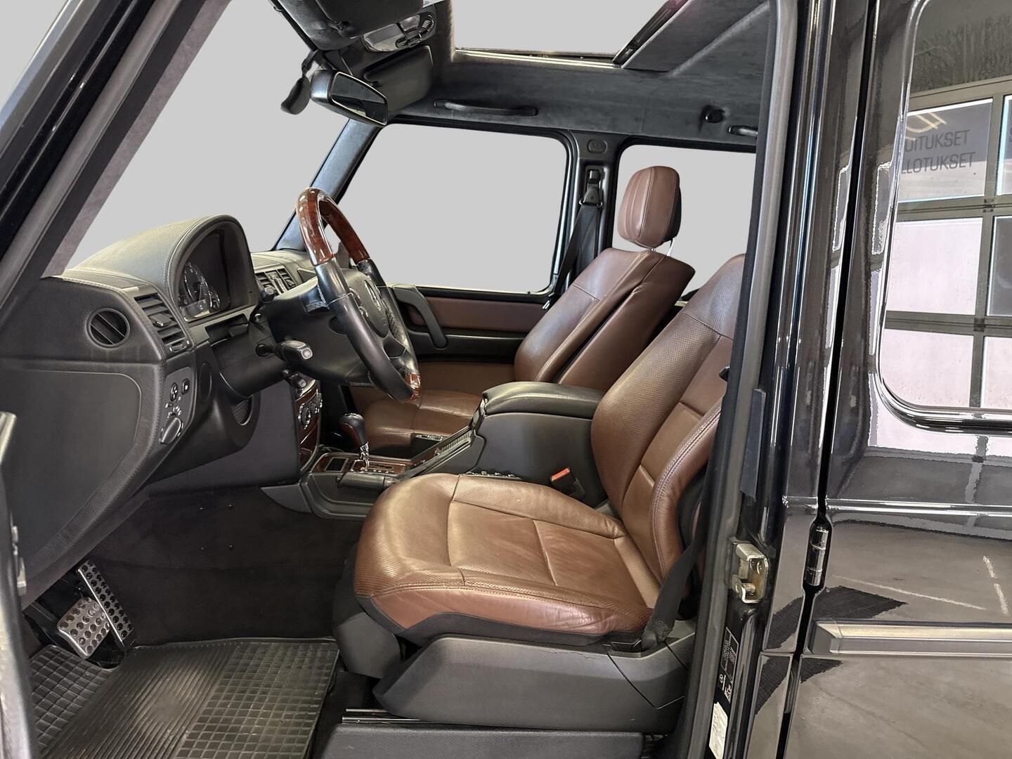 MERCEDES-BENZ G 2011