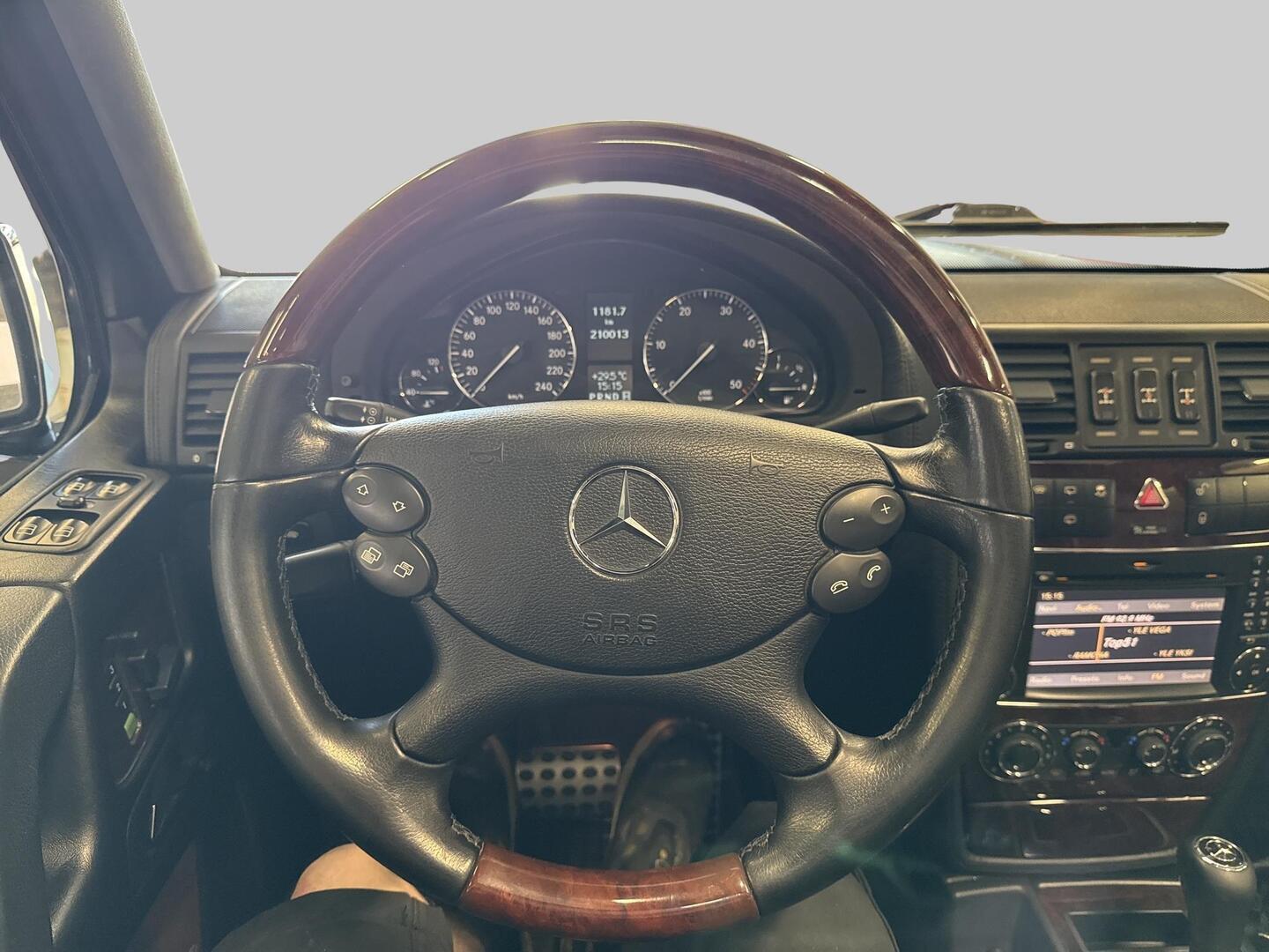 MERCEDES-BENZ G 2011