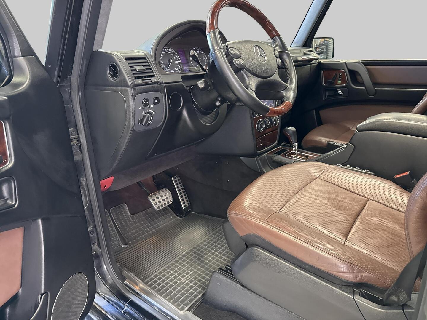 MERCEDES-BENZ G 2011