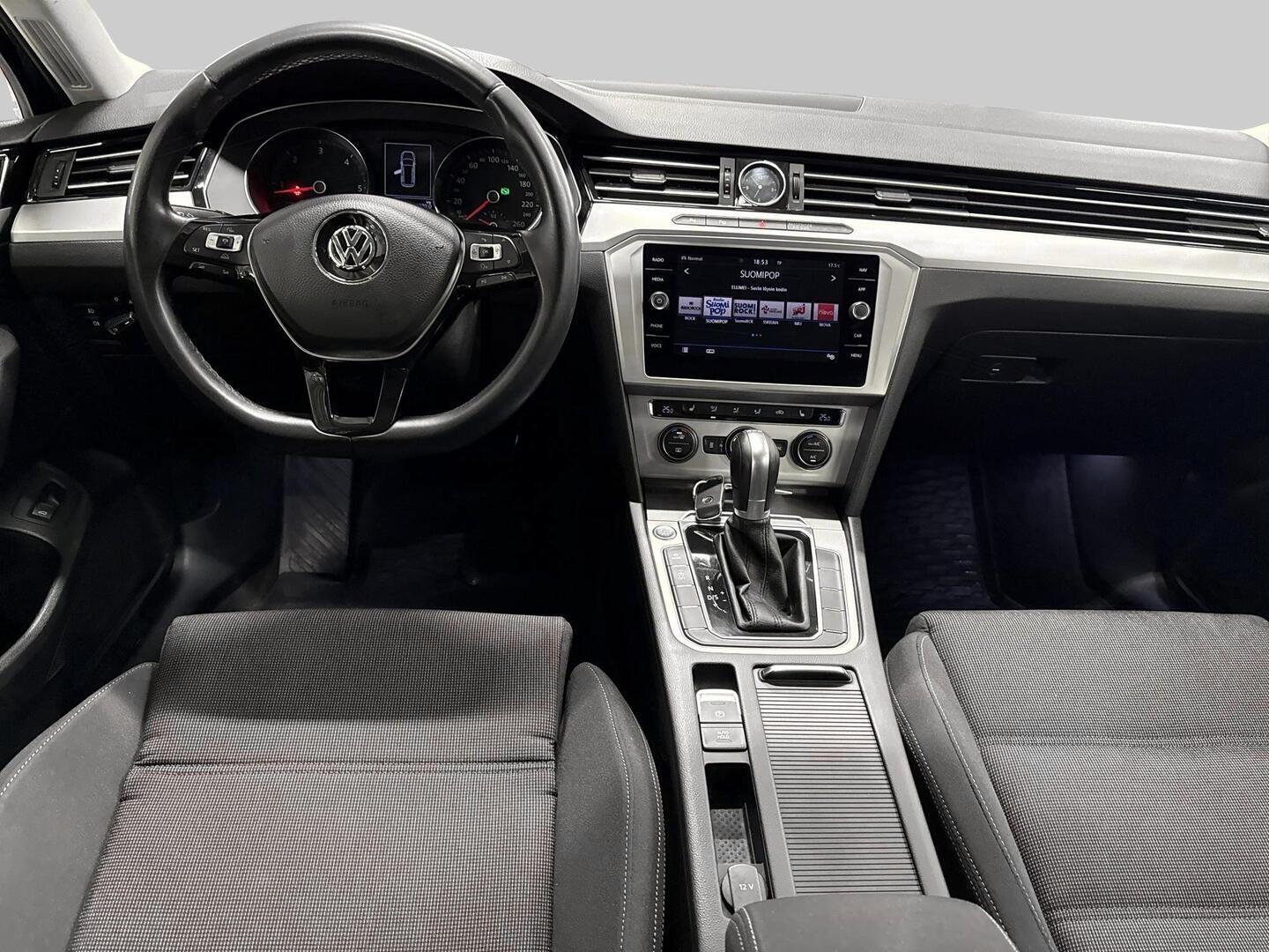 VOLKSWAGEN Passat 2017