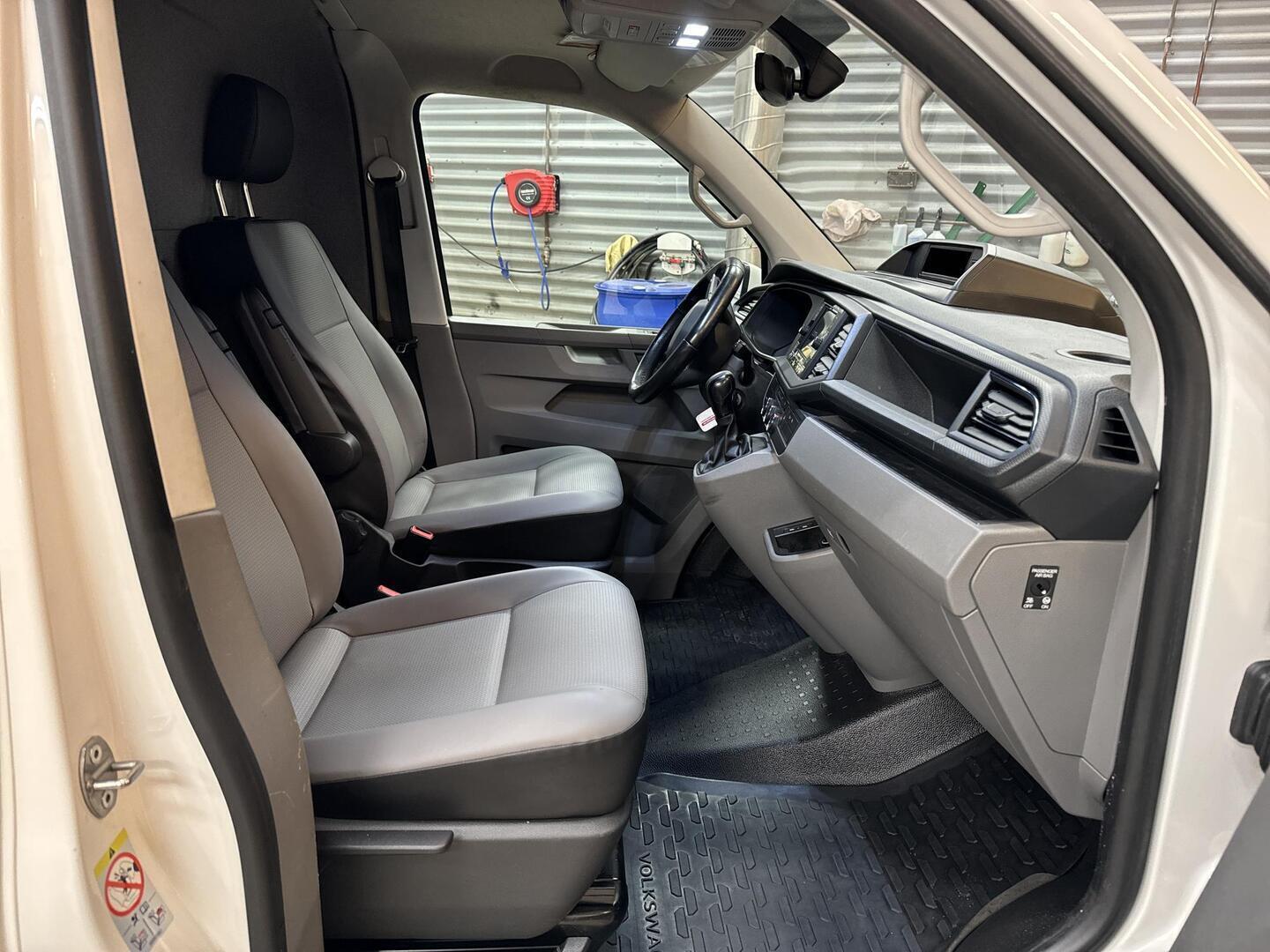 VOLKSWAGEN TRANSPORTER 2022