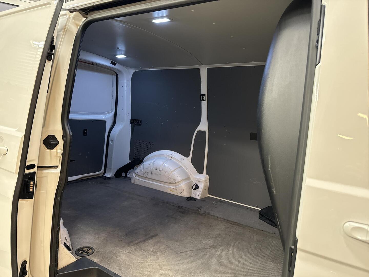 VOLKSWAGEN TRANSPORTER 2022