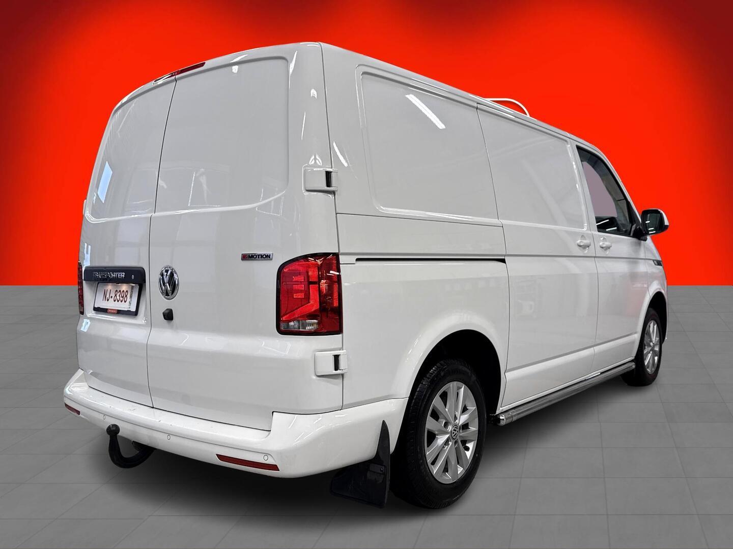 VOLKSWAGEN TRANSPORTER 2022