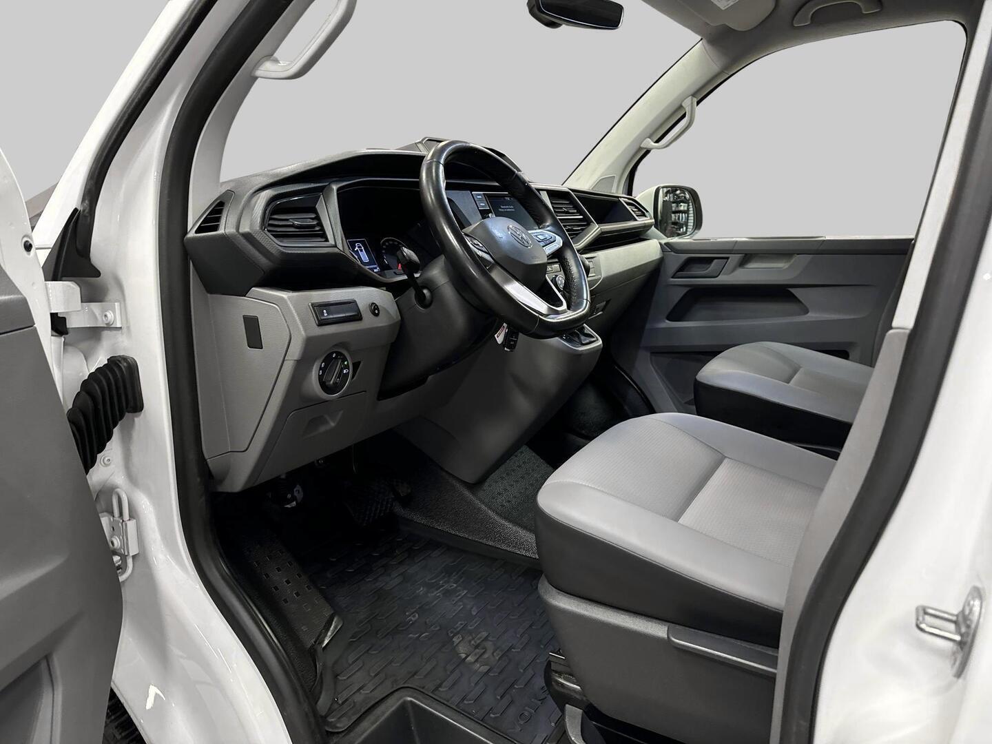 VOLKSWAGEN TRANSPORTER 2022