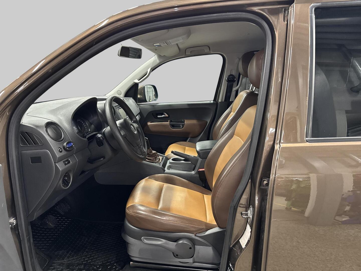 VOLKSWAGEN Amarok 2011