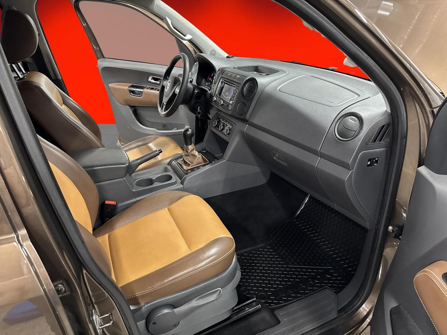 VOLKSWAGEN Amarok 2011